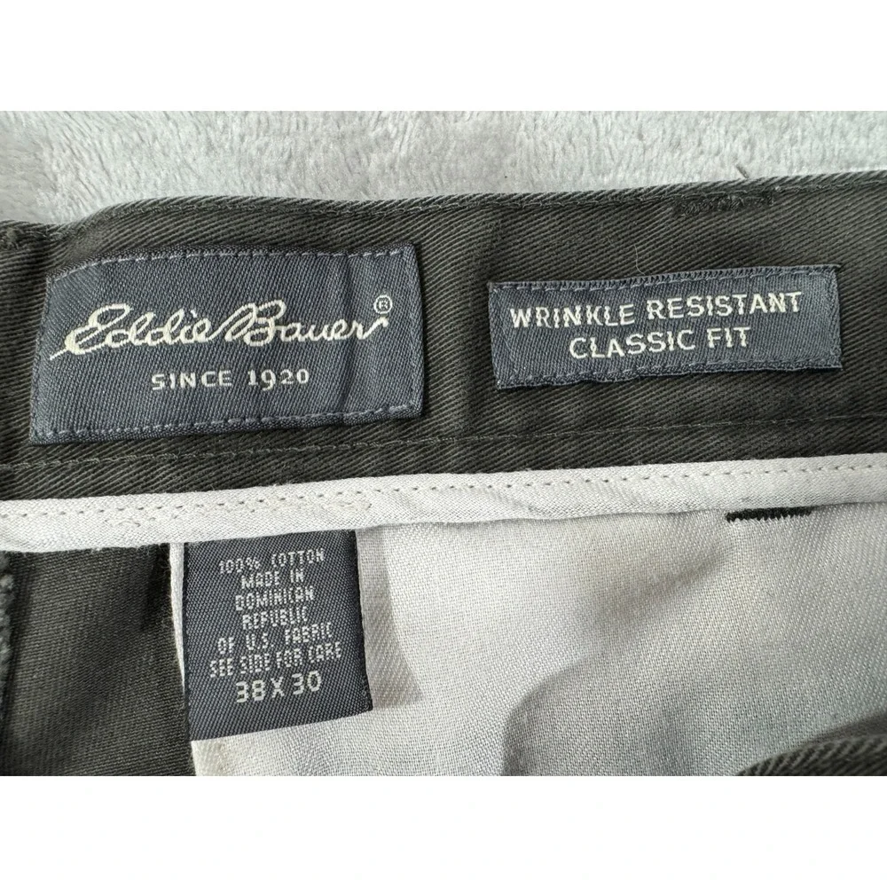 Eddie Bauer Chino Pants Mens 38x30 Green Classic Fit Pleated Wrinkle Resistant - Picture 3 of 16